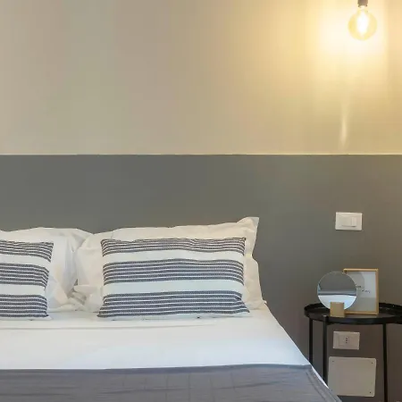 Elegante Vicino Stazione - Grey Apartament Triest